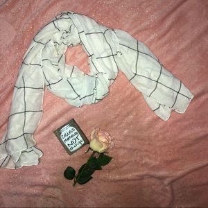 Black and white scarf